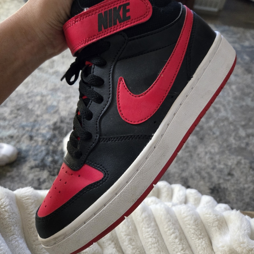 Nike court borough mid 2 sneakers